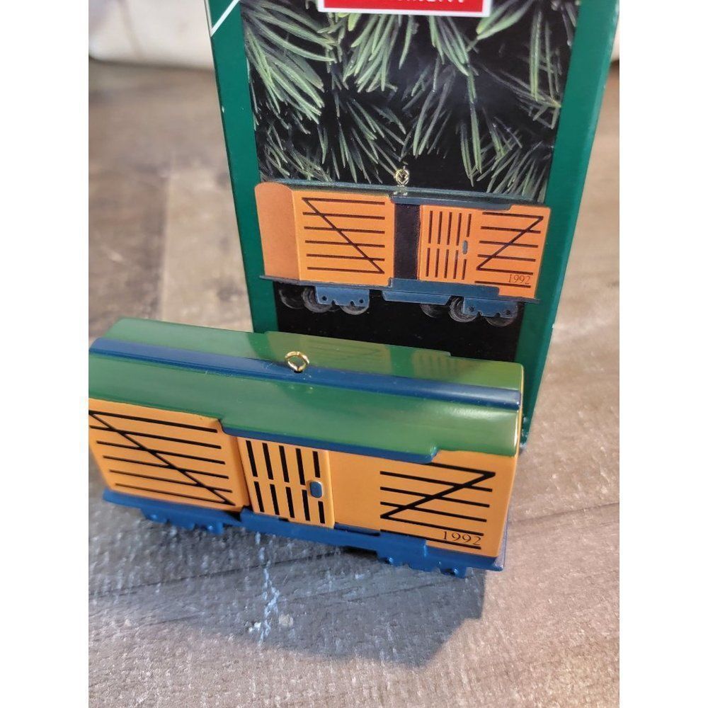 Hallmark 1992 Skyline stock car ornament Xmas‎ Decor train
